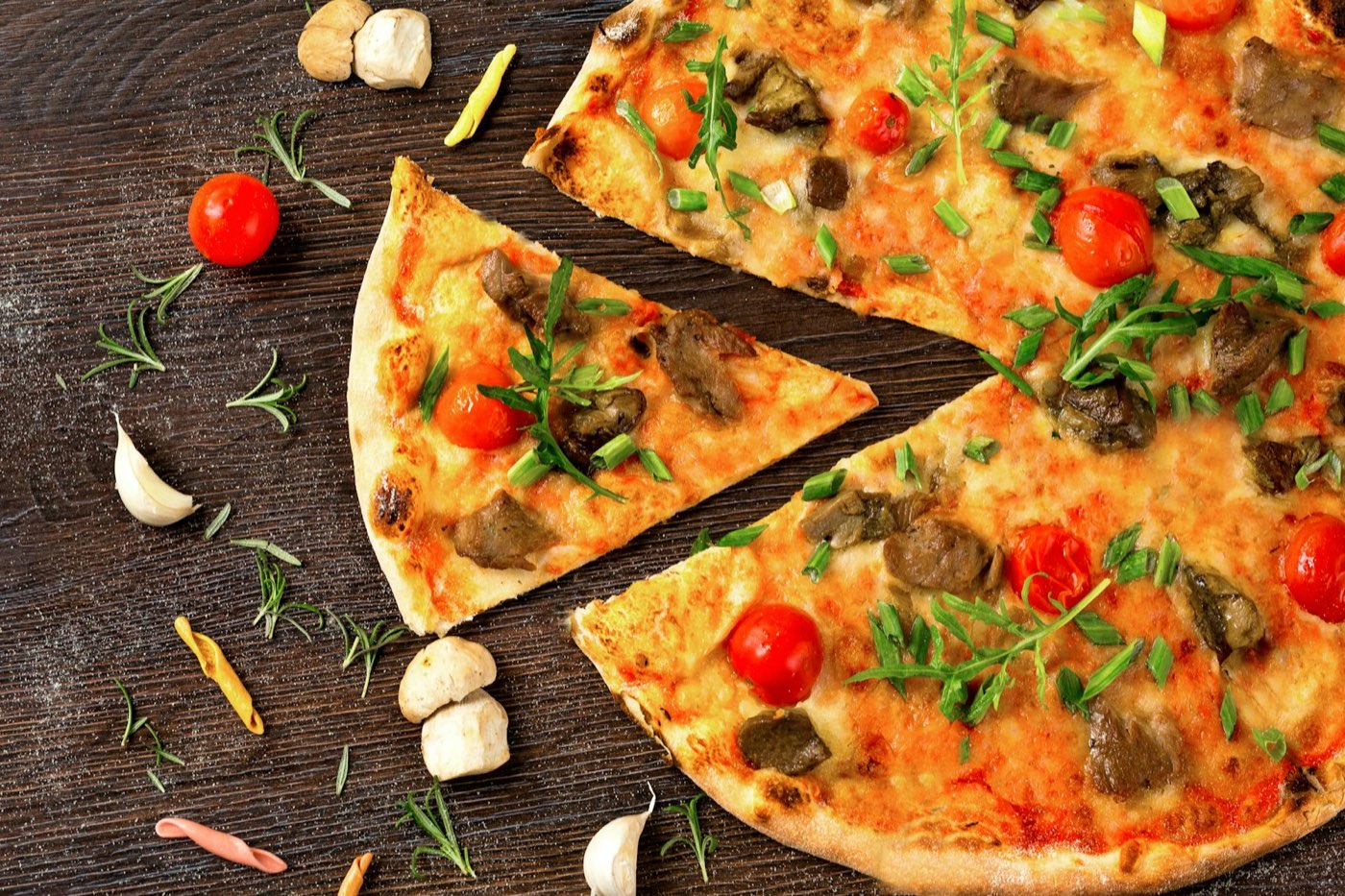 Pizza d'autore met verse ingrediënten